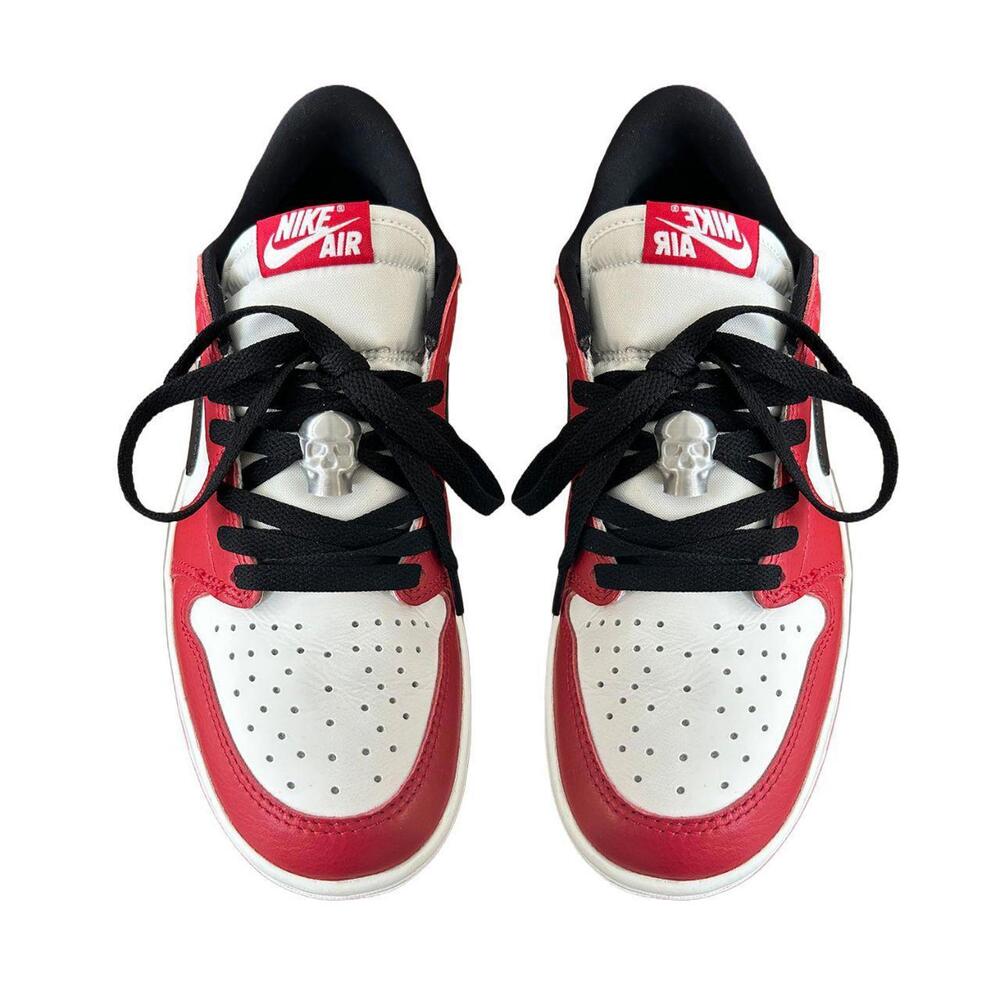 attachable/detachable silver skulls for your sneakers